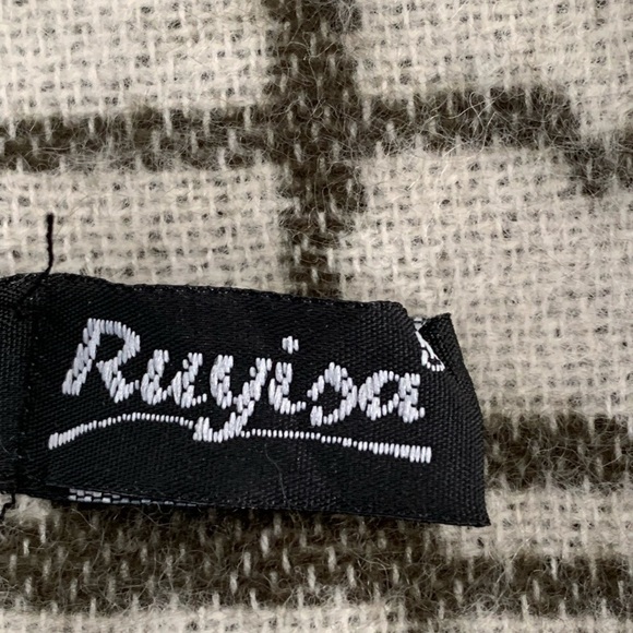 Geometric Patterned Scarf - Picture 8 of 9